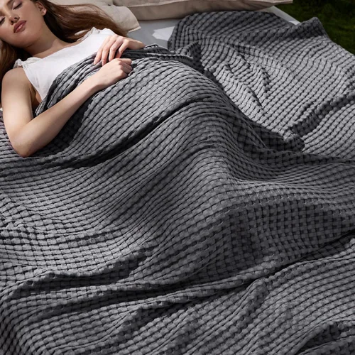 Vista 17 de Bedsure - Manta XL de punto gofre de algodón refrescante - Manta ligera y transpirable de rayón derivado de bambú para personas que se acaloran al