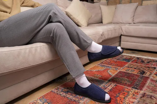Vista 10 de Pantuflas para diabéticos con punta abierta para hombres, extra anchas, espuma viscoelástica, puntera abierta, antideslizantes, para personas