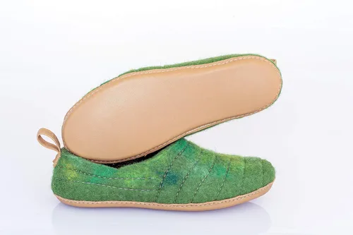 Vista 2 de Handcrafted Felted Wool Clogs for Women Boiled Wool House Slippers