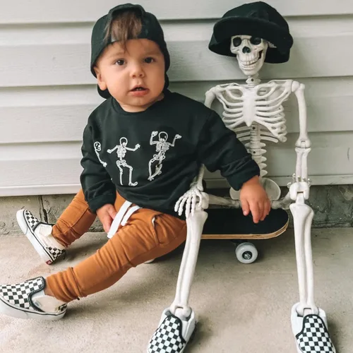 Vista 2 de FYBITBO Conjunto de ropa de Halloween para niños pequeños, con capucha, capa y pantalones para otoño y Halloween