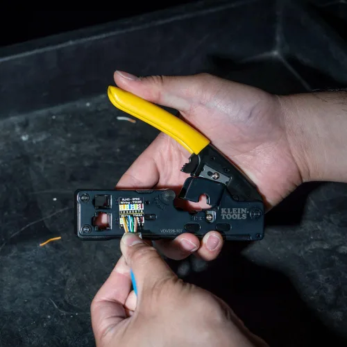 Vista 5 de Klein Tools VDV226-107 Crimpadora modular compacta de cable de datos de trinquete/pelacables/cortador de alambre, CAT6, CAT5, CAT3, cable de voz