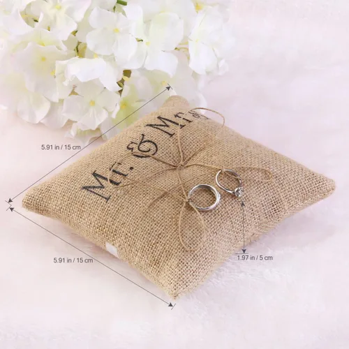 Vista 5 de TINKSKY Mr Mrs - Almohada de anillo de boda de arpillera y yute con lazo