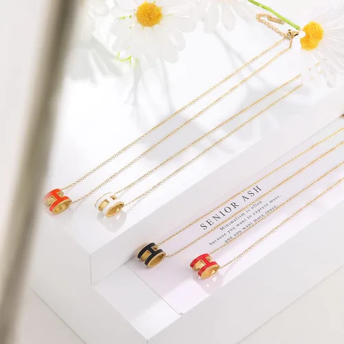 Vista 4 de Collar H para mujeres y niñas, chapado en oro de 18 quilates, diseño clásico de letra, lindo collar de moda, colgante, joyería de regalo para mujeres