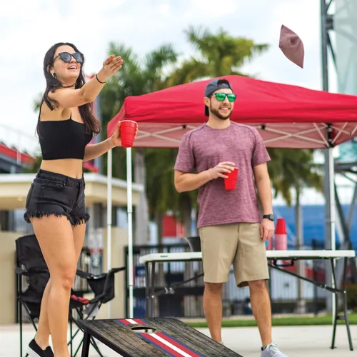 Vista 6 de Wild Sports - Set Deluxe para Jugar Cornhole con Tablero de MDF de 2 x 3 Pies - Incluye Esquinas y Delantales