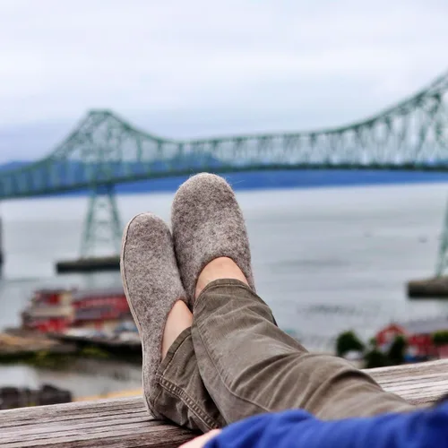Vista 2 de Nootkas Pantuflas tipo mule para mujer de lana merino de fieltro 'Astoria