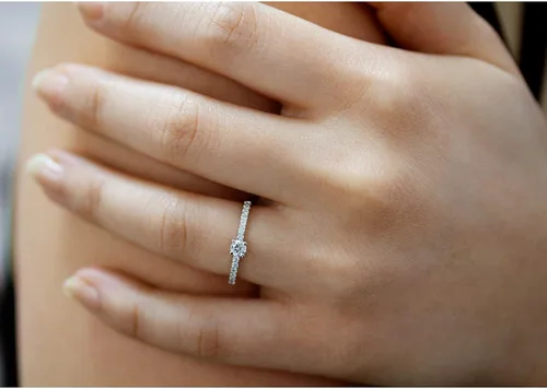 Vista 2 de Kobelli Anillo de diamante pequeño bajo en oro blanco de 14 quilates