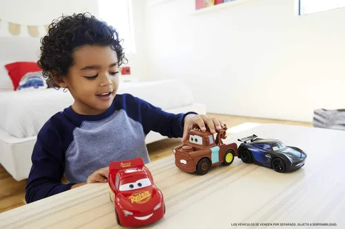 Vista 2 de Disney Cars Toys Track Talkers Mater, 5.5 pulgadas, auténtico camión de remolque del personaje favorito de la película con efectos de sonido, regalo