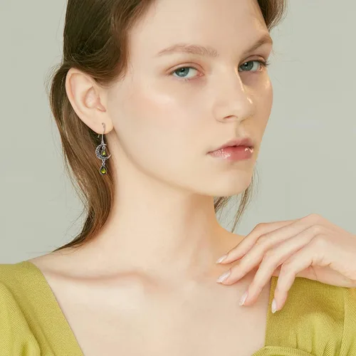 Vista 2 de VONALA Aretes de luna para mujer, plata de ley 925, aretes colgantes de luna celta, esmeralda, amatista, rubí, zafiro, rosa, peridoto, aguamarina