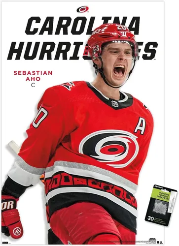 Vista 7 de Trends International NHL Carolina Hurricanes - Póster de pared Sebastian Aho Feature Series 23, 14.72 x 22.37 pulgadas, paquete de póster y pasador