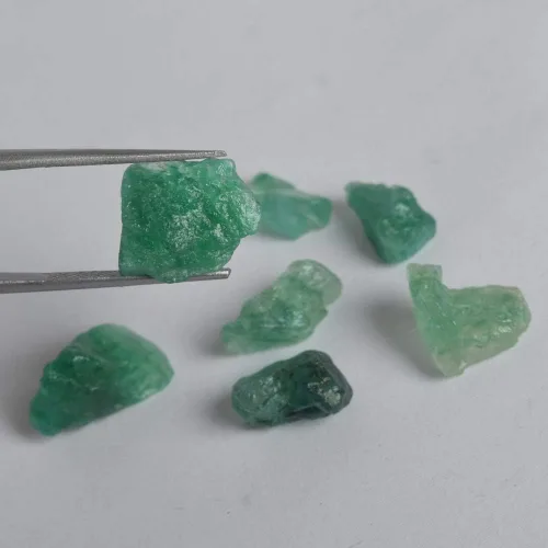 Vista 3 de GEMHUB Esmeralda en bruto sin tratar 3100 quilates lote de 6 piezas de cristal curativo verde esmeralda natural Piedra preciosa lote de piedras