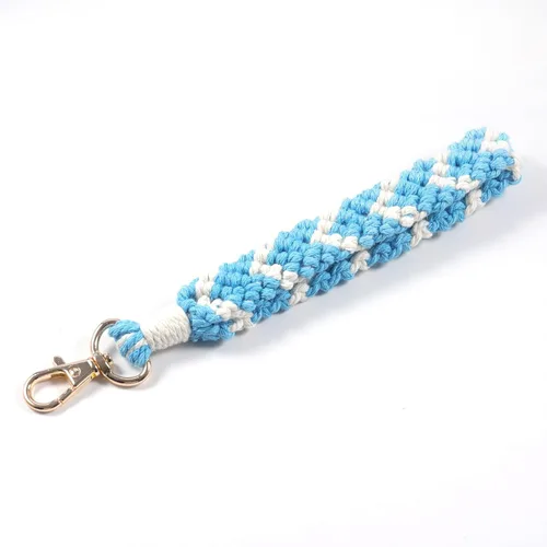 Vista 3 de Llavero de macramé bohemio hecho a mano, llavero de muñeca de dos tonos para mujeres y niñas