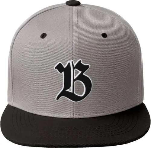 Vista 1045 de Daxton Gorra clásica con visera de billete plano con letras del alfabeto inglés antiguo de la A a la Z