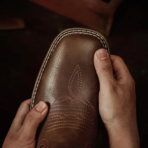 Vista 5 de Botas vaqueras para hombre - Botas vaqueras marrón con bandera con punta cuadrada, botines de piel sintética, botas para hombre vaqueras 8.5M