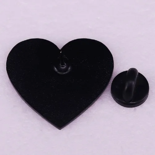 Vista 2 de GuDeKe Pin de orgullo LGBTQ Gay Heart Rainbow esmaltado Pins All Are Welcome Broche Decoración para ropa y bolsas, regalos, Cobre, Sin gemas.