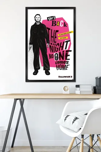 Vista 6 de Trends International Halloween II - Póster de pared con texto en inglés "He's Back", 22.37 x 34.00 pulgadas, versión enmarcada en negro Versión