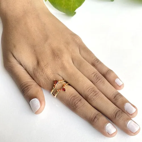 Vista 4 de Anillo de compromiso con forma de corona de granate rojo para mujer, anillo de compromiso con acabado de oro de 14 quilates