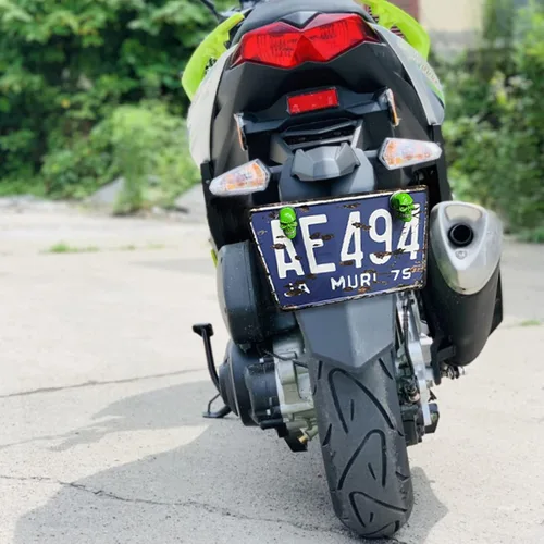 Vista 3 de Kit de tornillos de matrícula de calavera para motocicleta, tornillos de marco de etiqueta de automóvil, tuercas de montaje de repuesto para camión