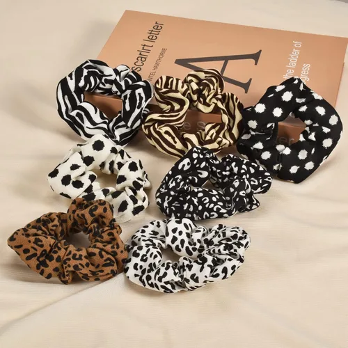 Vista 3 de Lazos para el cabello con estampado de vaca y leopardo, 7 piezas, coleteros multicolor de animales Bandas de pelo para niñas, soporte para cola