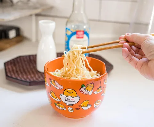 Vista 5 de Gudetama - Juego de vajilla japonesa de cerámica Incluye cuenco de ramen de 20 onzas y palillos de madera Juego de platos de comida asiática