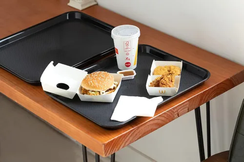 Vista 5 de Aebeky Bandejas de plástico para cafetería, bandejas de comida rápida, 13 x 17 pulgadas, juego de 6 (negro)