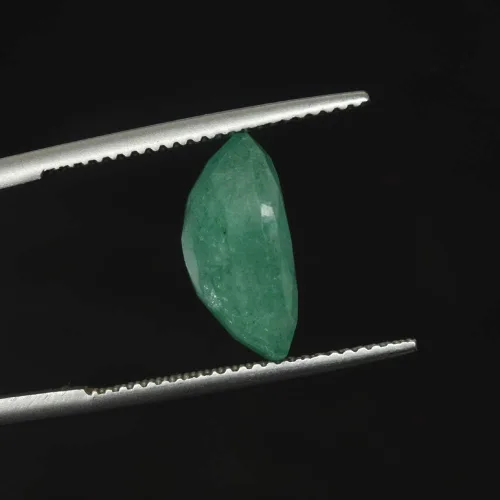 Vista 4 de Esmeralda verde natural de 8,65 quilates. Gema para hacer joyas con corte ovalado con certificado Egl DX-917