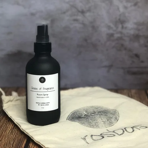 Vista 2 de Rosbas Spray de habitación, aroma a vainilla de frambuesa negra, botella de vidrio negro, 4 onzas, bolsa de algodón con cordón, ambientador