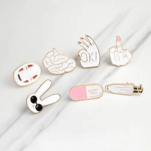 Vista 3 de Flairs New York - Broche de solapa esmaltado hecho a mano, El dedo medio