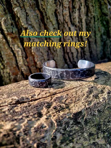 Vista 4 de Brazalete de hierro grabado, pulsera vikinga forjada a mano, hierro 6 y 11 aniversario, regalo para ella, regalo para él, joyería de estilo vikingo