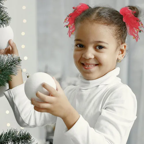 Vista 4 de Madison Tyler 2 lazos elásticos para el cabello de Navidad Coleteros de cinta roja transparente con cascabeles de Navidad Regalos de vacaciones