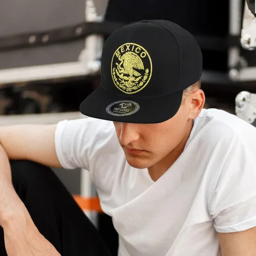 Vista 4 de Trendy Apparel Shop Gorra de malla bordada con diseño de águila de la Ciudad de México