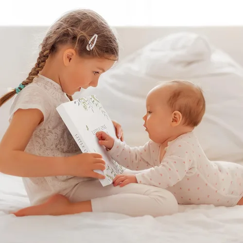 Vista 8 de Libro de recuerdos para bebés para niños y niñas – Álbum de fotos atemporal para bebés de los primeros 5 años – Diario álbum de recortes de género