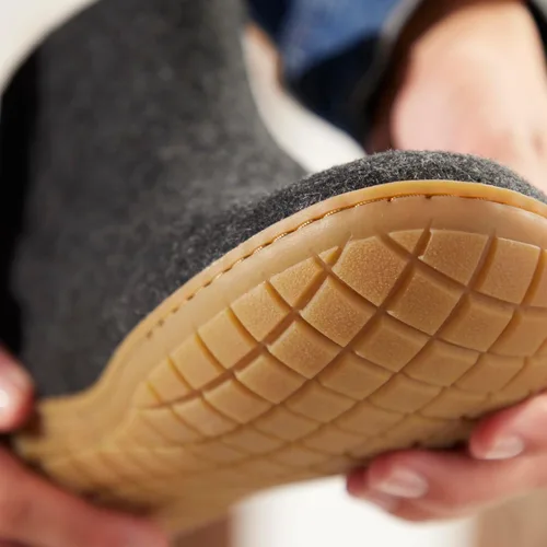 Vista 2 de Glerups Pantufla tipo bota unisex de mezcla de lana 100% de calidad con suela de goma Carbón