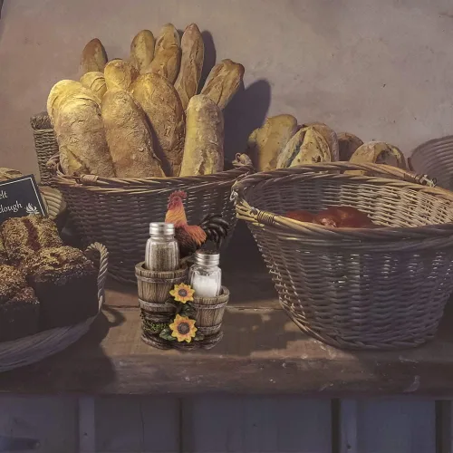 Vista 2 de DWK Sunrise Seasonings - Juego de salero y pimentero de 3 piezas de gallo de granja, recargable, tarros de cristal para sal y pimienta, novedoso