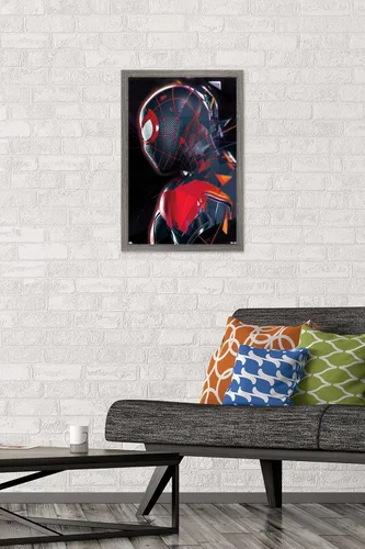 Vista 2 de Trends International Marvel's Spider-Man: Miles Morales - Póster de pared de perfil, 14.725 x 22.375 pulgadas, versión enmarcada de madera de granero