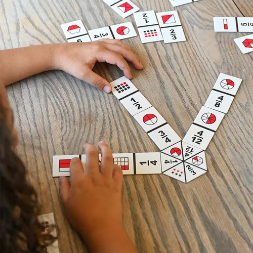 Vista 2 de LEARNING ADVANTAGE Los Dominós de Fracción Originales Juego de Fracción para Aprendizaje en Casa 45 Dominós Manipulativo Matemático para Niños