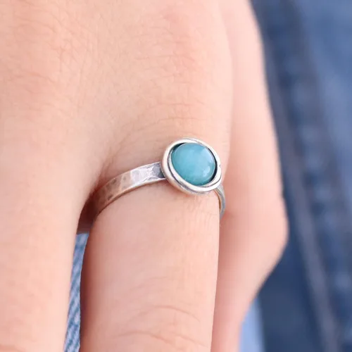 Vista 13 de Anillo de plata de ley con piedras preciosas para mujer, anillo apilable de piedra martillada, anillo de piedra natal