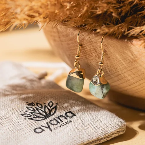 Vista 7 de AYANA - Aretes de cristal curativo de piedra de esmeralda Piedra de amor divino, unidad y energía armoniosa Piedra natal de tauro chakra