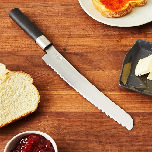 Vista 4 de Cuchillo de pan Wasabi Kai de 9 pulgadas, las serraciones anchas son suaves con el pan, el mango cómodo ofrece un agarre seguro en condiciones
