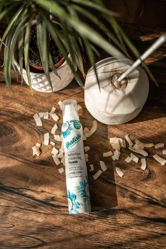 Vista 6 de Batiste - Espuma limpiadora sin agua + brillo con leche de coco, 3.6 onzas