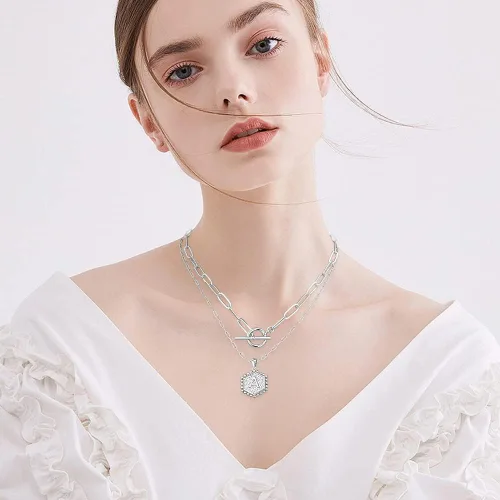 Vista 4 de M MOOHAM - Collares de oro chapados con oro de 14 quilates para mujer, con dije hexagonal, con letras, broche de barra de pasador, gargantilla
