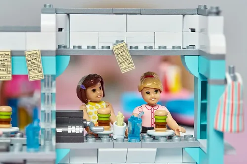 Vista 2 de Mega Construx American Girl Maryellen's Seaside Diner, juego de construcción