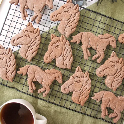 Vista 3 de Juego de 2 cortadores de galletas de caballo - Cabeza de caballo y diseños de correr, 2 piezas - Bakerlogy