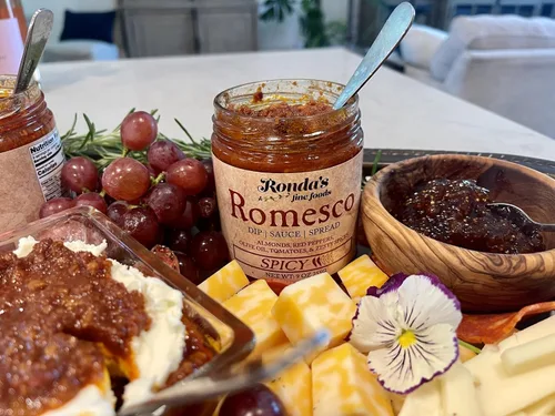 Vista 3 de Spicy Romesco by Ronda's Fine Foods Sumerge, salsa, untar Tarro de 9.0 onzas Gourmet, lote pequeño Almendras, aceite de oliva puro