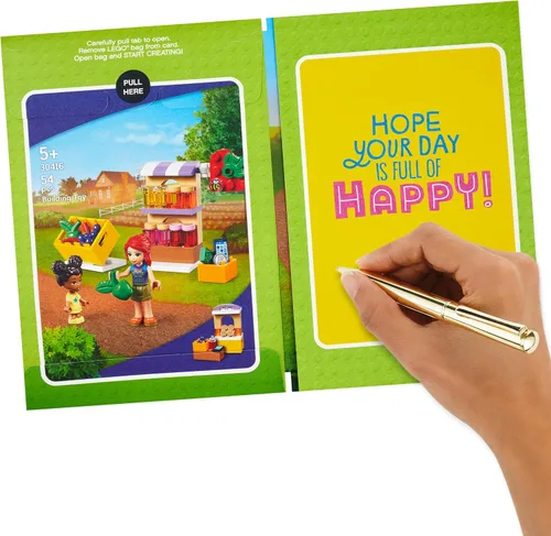 Vista 8 de Hallmark Tarjeta de cumpleaños para niños con Legos (kit de construcción Friends Market, a partir de 5 años)