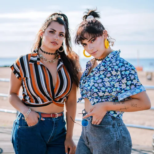 Vista 7 de Kiszu Juego de gargantillas negras, clásicas gargantillas de terciopelo gótico con colgante punk para mujeres y niñas con bolsa de almacenamiento