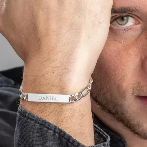 Vista 4 de THOYAS Pulsera de identificación personalizada para hombre, chapada en oro de 18 quilates, cadena Figaro de 0.197in, pulseras de identificación