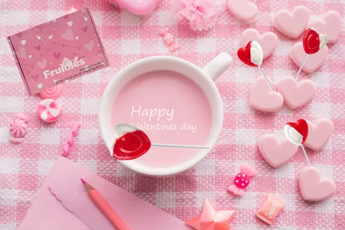 Vista 4 de Paletas para el día de San Valentín con forma de corazón rojo sabor fresa y crema, 24 paletas, envueltas individualmente
