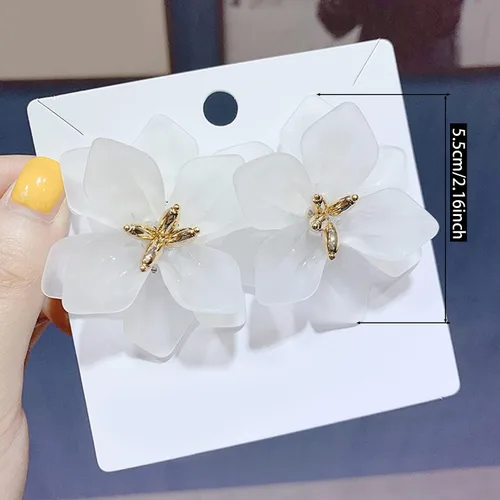 Vista 2 de Aretes colgantes únicos hechos a mano con diseño de flores de resina mate grandes y elegantes de acrílico para mujeres y niñas, regalos de joyería