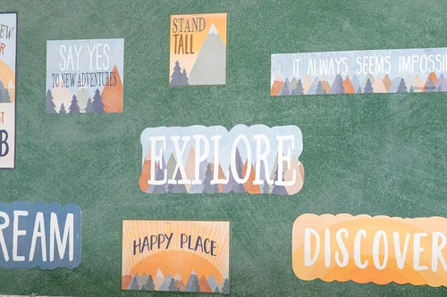 Vista 7 de Teacher Created Resources Paquete de tablón de anuncios de Moving Mountains Let The Adventure Begin Mini tablón de anuncios