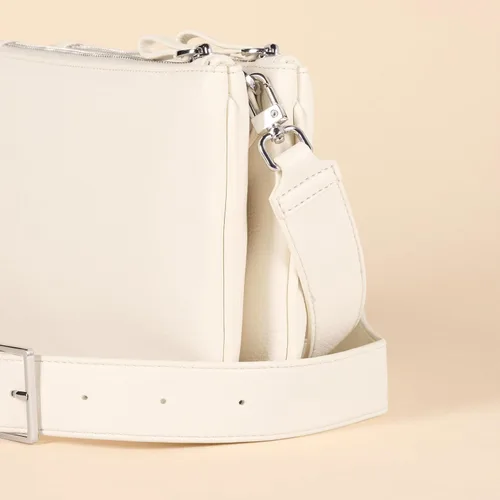 Vista 4 de Tienda Essentials Bolso cruzado minimalista para mujer